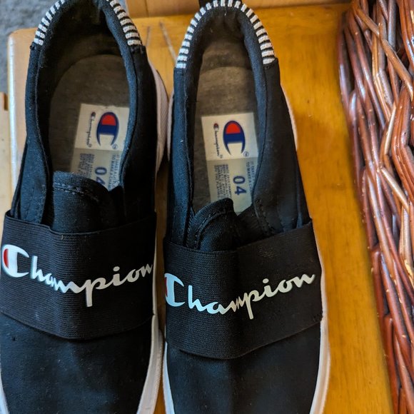Champion slip on sneakers - almost new! - Picture 2 of 6